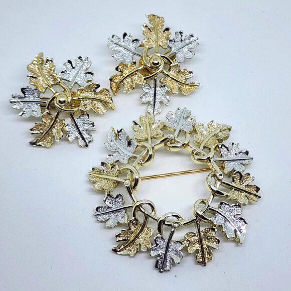 Sarah Coventry Silver Gold Holiday Christmas Wreath Pin & Clip Earrings Set - Picture 6 of 13